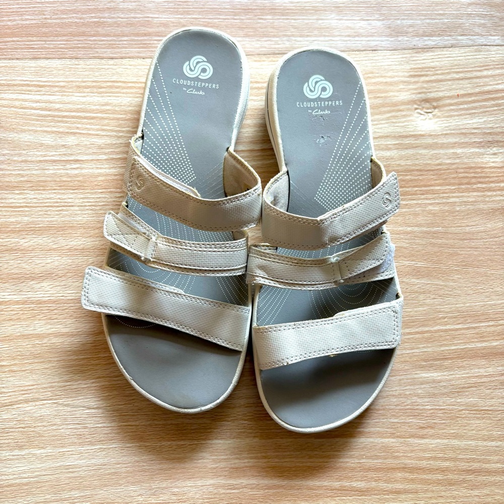 Clarks Cloudsteppers Sandals Adjustable Straps White Sandals Comfort Sz 9 NWOT
